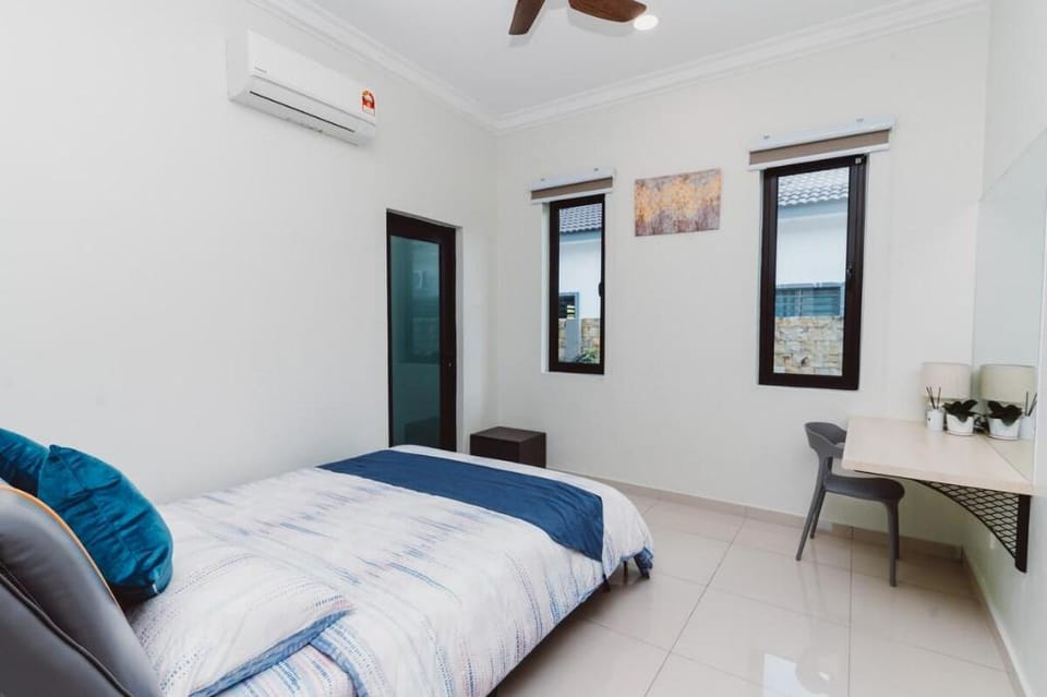 Loh Residence @Pinjistation | 4b4b | 8pax Vacation rental in Ipoh