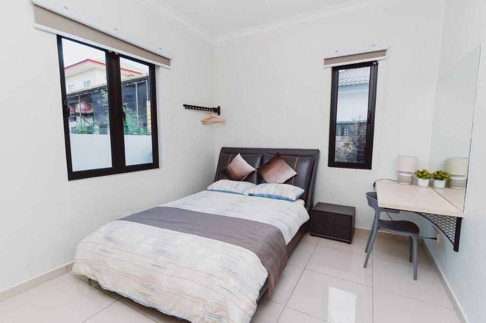 Loh Residence @Pinjistation | 4b4b | 8pax Vacation rental in Ipoh