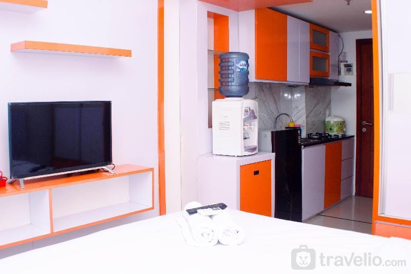 Best Comfy Studio Tamansari Mahogany By Travelio Apartment in West Java