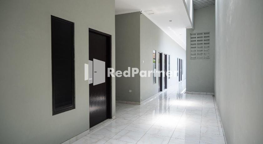 Athena House Syariah Near The Park Mall Solo Baru Mitra RedDoorz Hotel in Special Region of Yogyakarta