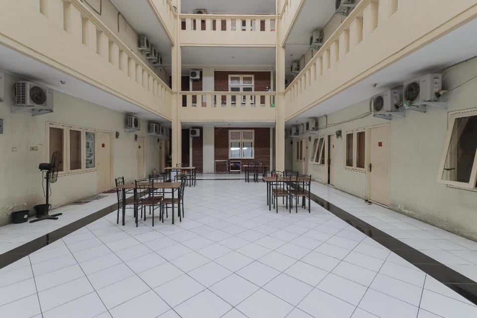 Koolkost @ Siwalankerto (Minimum Stay 30 Nights) Hotel in Surabaya