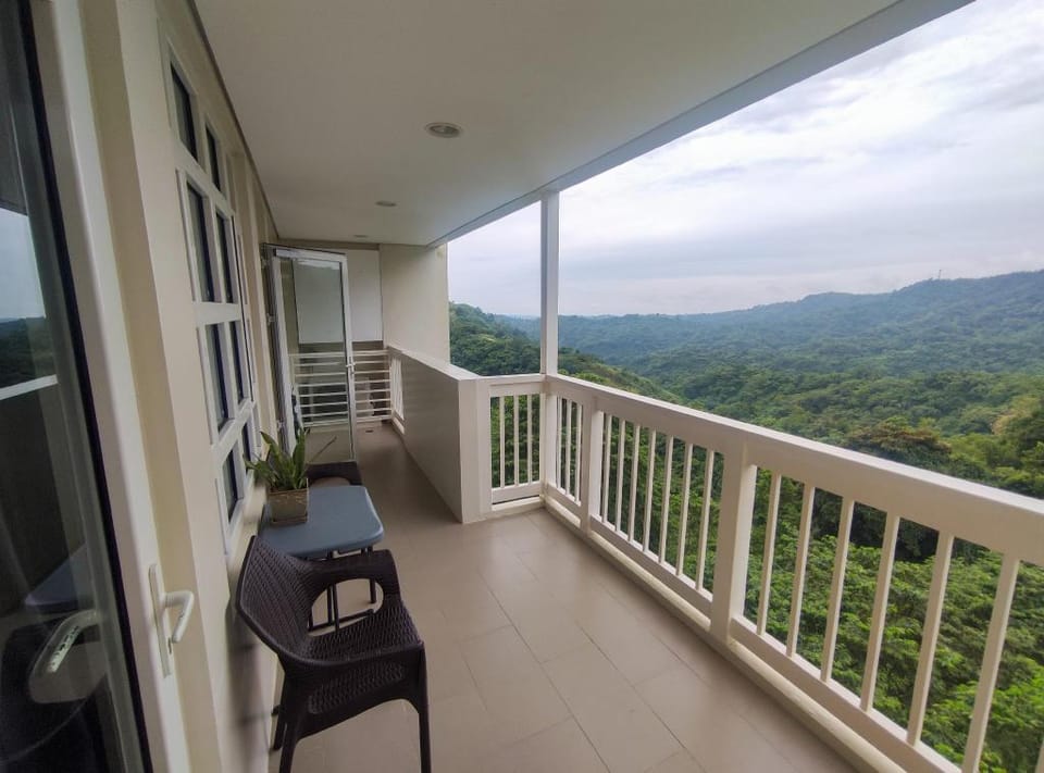 Twinlakes Condominium LL1r Shiraz Apartment in Calabarzon