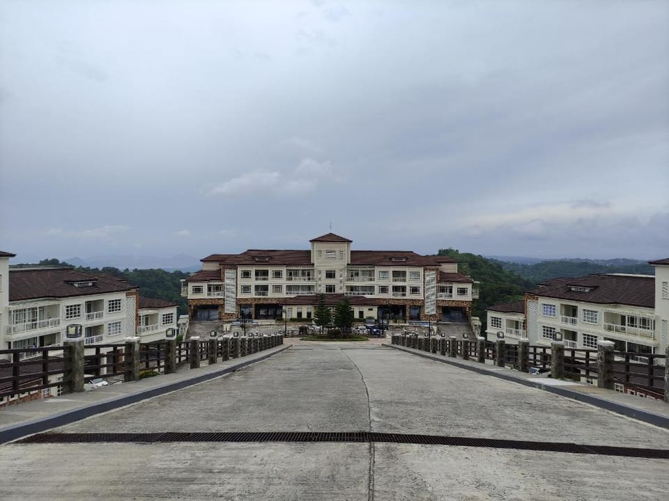 Twinlakes Condominium LL1r Shiraz Apartment in Calabarzon