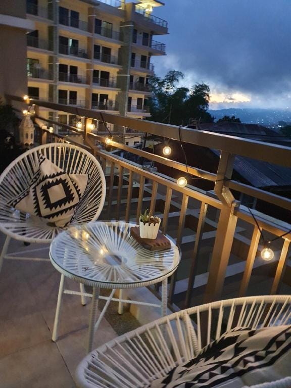 BRISTLE RIDGE Cozy condo w/ a NICE view & Balcony Apartment in Baguio