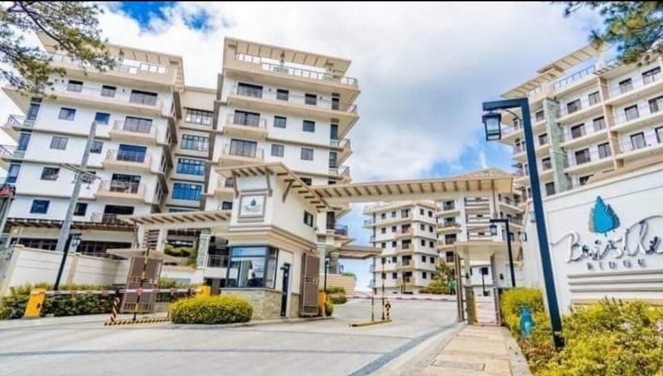 BRISTLE RIDGE Cozy condo w/ a NICE view & Balcony Apartment in Baguio