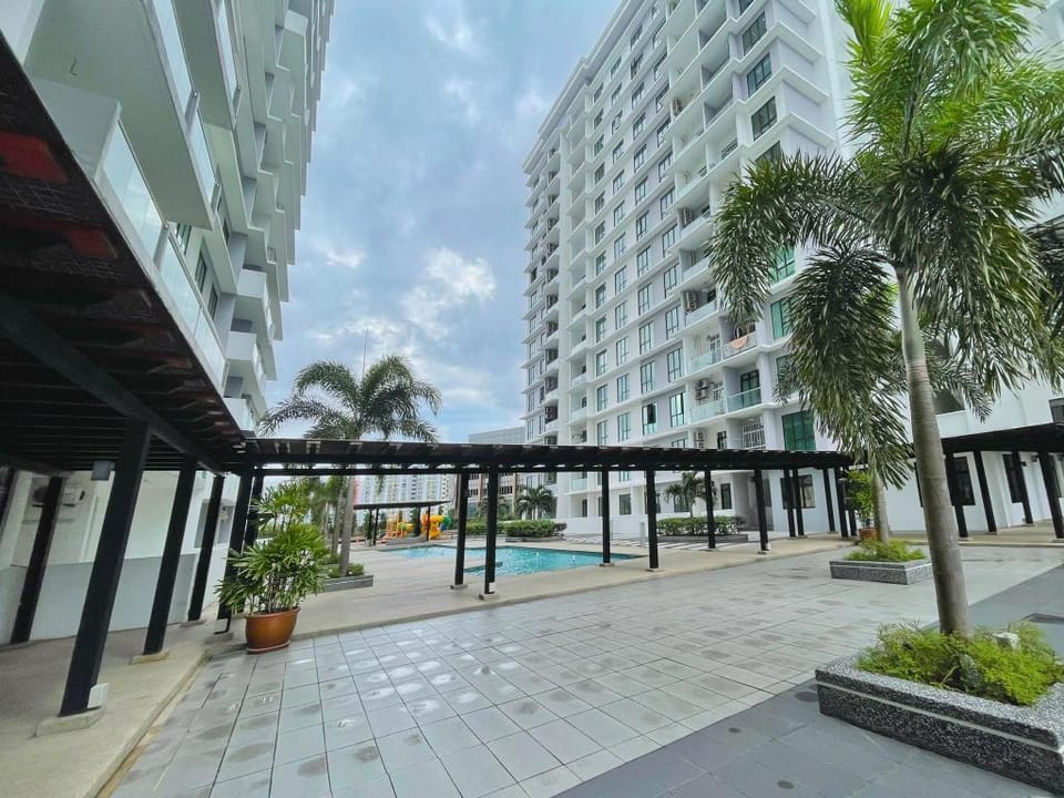 Link Paradigm Mall 2 Bedroom with Carpark 5 pax Apartment in Johor Bahru