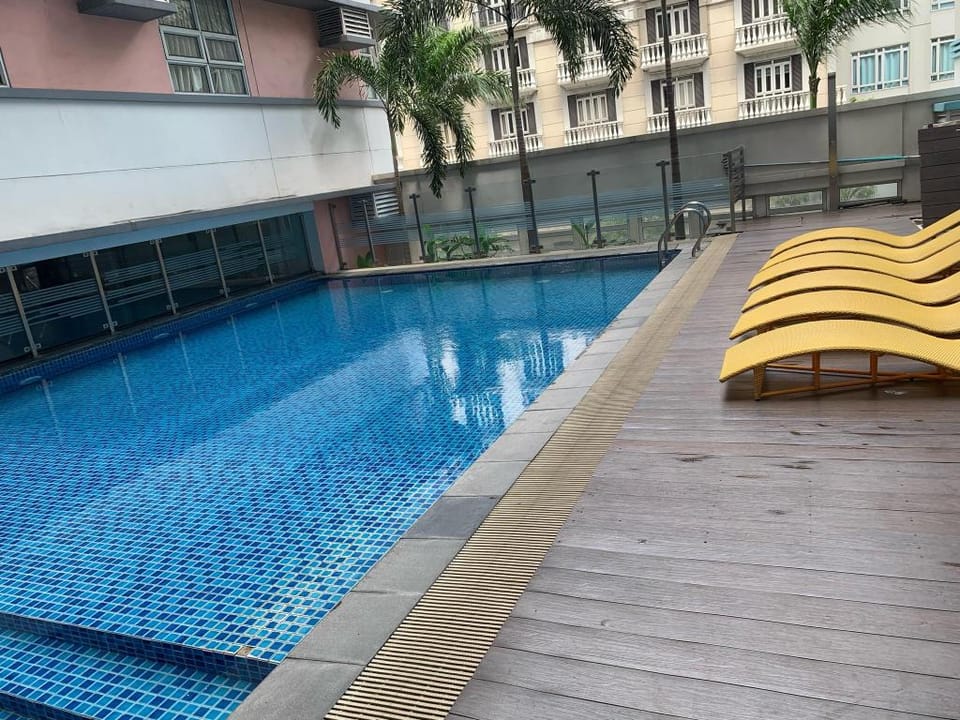 Cozy condo palm villa and 101 Apartment in Pasay