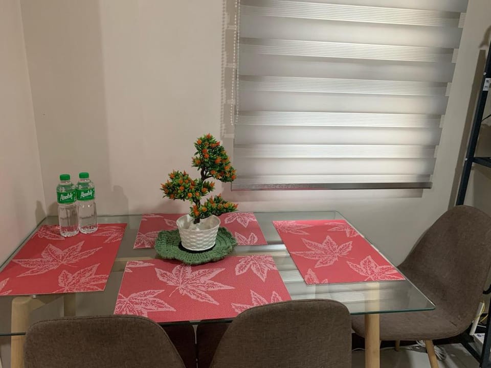 Cozy condo palm villa and 101 Apartment in Pasay