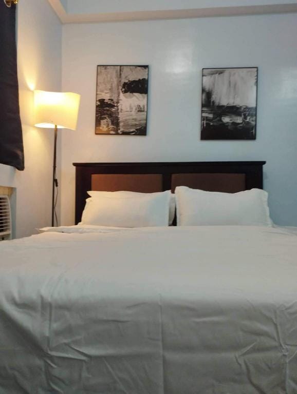 A2J Executive Studio Suite Near Venice Mall BGC Apartment in Makati