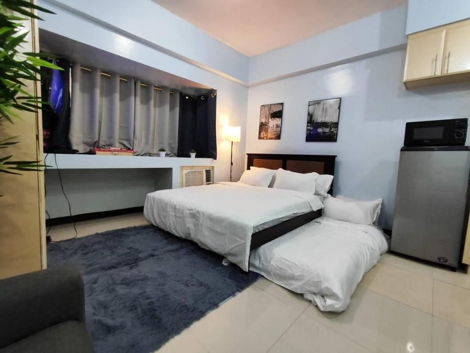 A2J Executive Studio Suite Near Venice Mall BGC Apartment in Makati