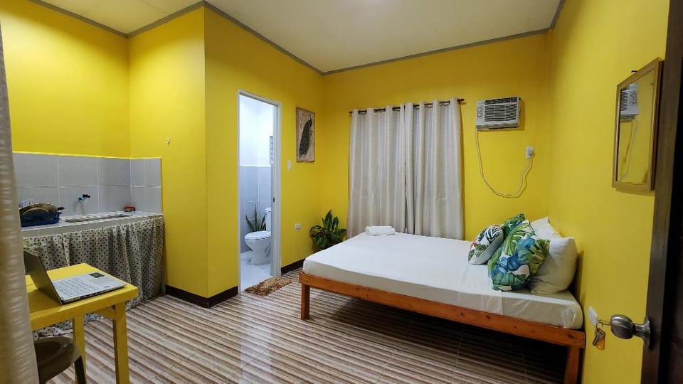 Laidback studio unit near Kota Beach w/ fast WiFi  Villa in Central Visayas