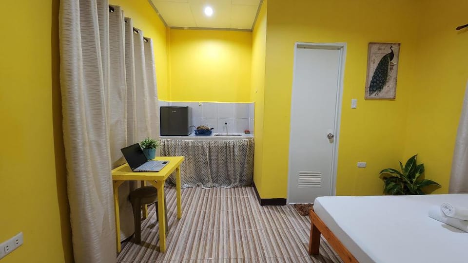 Laidback studio unit near Kota Beach w/ fast WiFi  Villa in Central Visayas