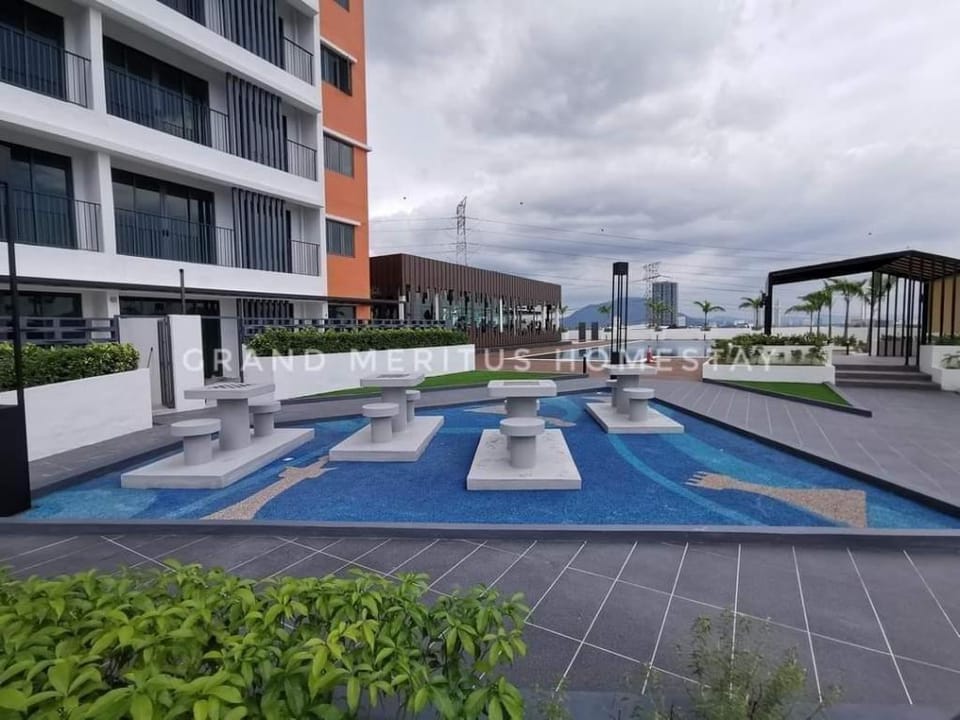 High floor Modern Cozy 3 room Suite @Meritus Perai Vacation rental in Penang
