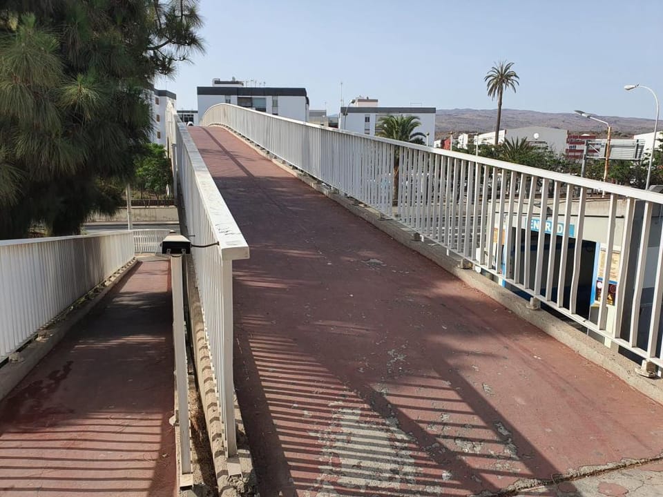 Room Plaza Hierro1 Wifi Free Shared Birthroom. Apartment in Maspalomas