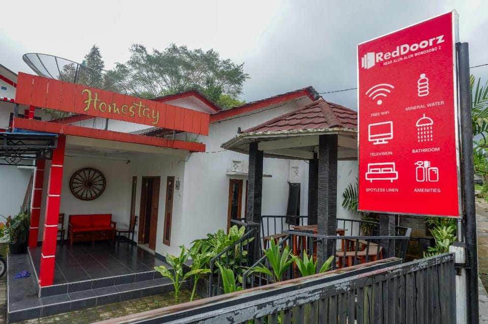 RedDoorz near Alun Alun Wonosobo 2 Hotel in Indonesia