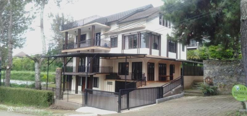 villa 8 Bedroom  with mountain view  Villa in Parongpong