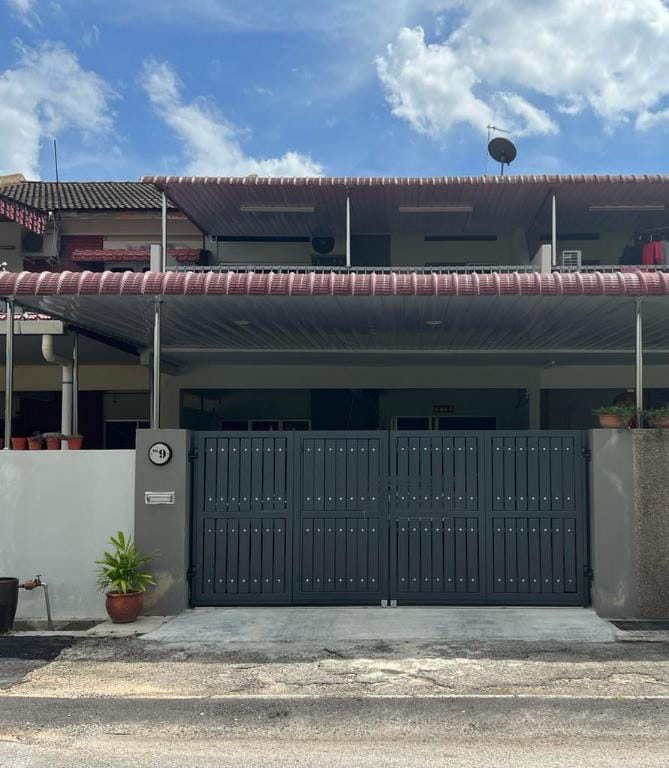 Blissful Ipoh - new, spacious house for all Vacation rental in Ipoh