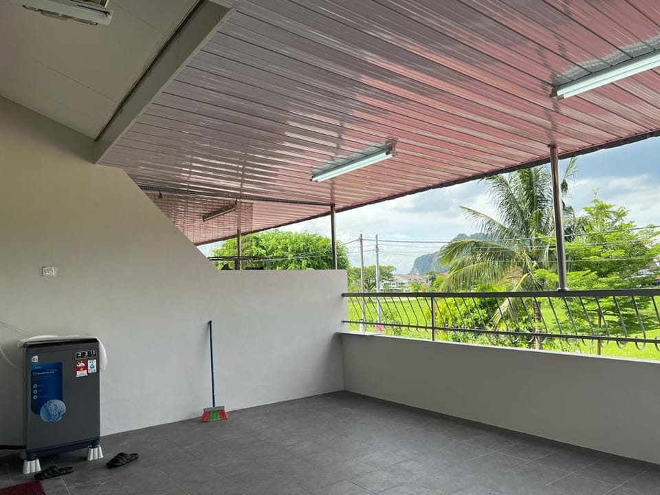 Blissful Ipoh - new, spacious house for all Vacation rental in Ipoh