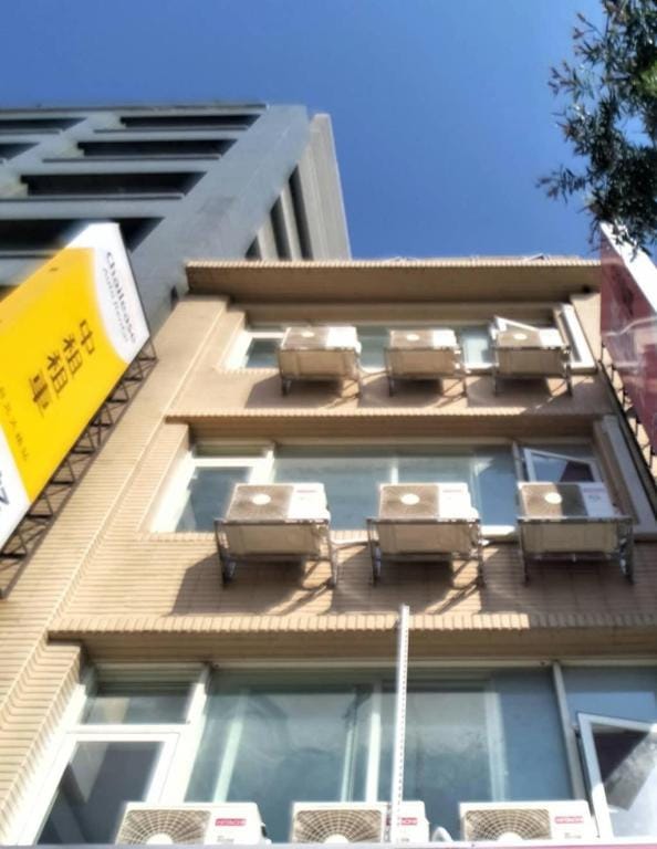 Bridge Inn Apartment in Taipei City
