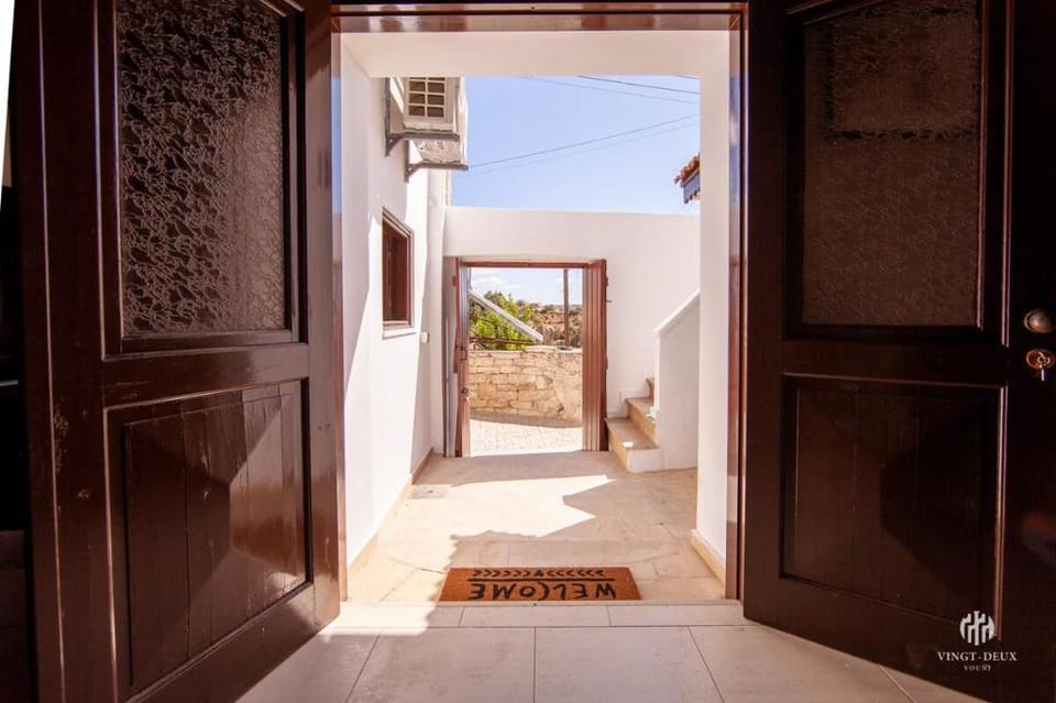 VINGT-DEUX Vouni 22 Vacation rental in Limassol District