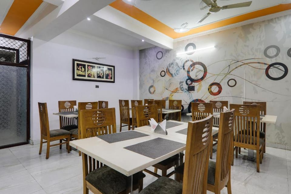 Super Townhouse Hotel Vaishnavi Inn Hotel in Lucknow