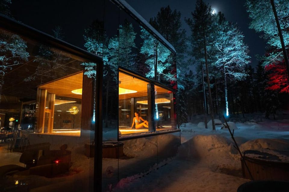 Aurora Igloo with Private Hot Tub by Invisible Forest Lodge Hotel in Rovaniemi