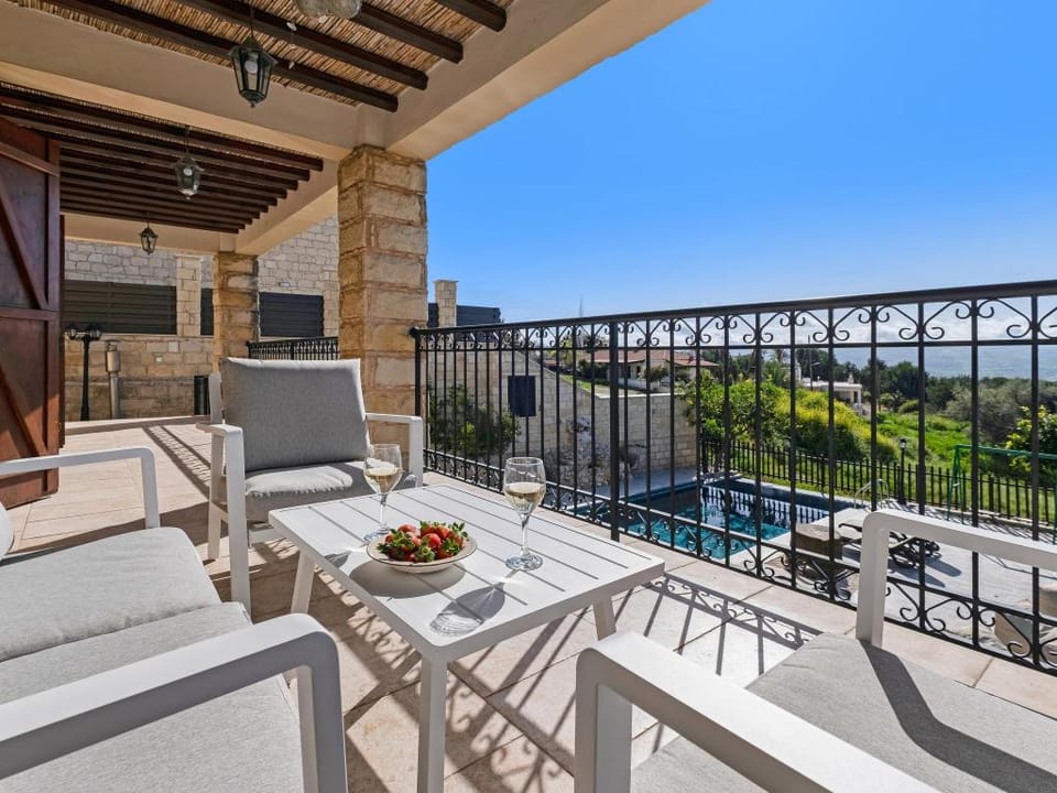 Magnificent holiday home with pool and stunning sunset views All yours Villa in Paphos District