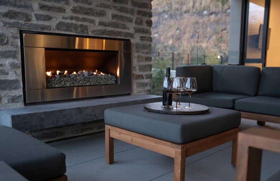 Genoa - Sleeps 6 - Lakefront Apartment Apartment in Wanaka