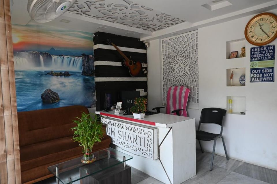 Om Shanti Guest House - Ruby General Hospital and Science City Hotel in Kolkata