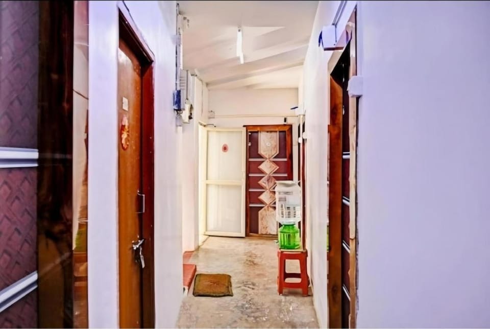 Om Shanti Guest House - Ruby General Hospital and Science City Hotel in Kolkata