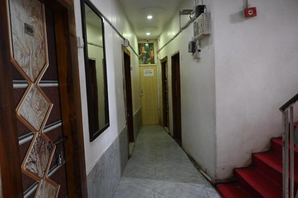 Om Shanti Guest House - Ruby General Hospital and Science City Hotel in Kolkata