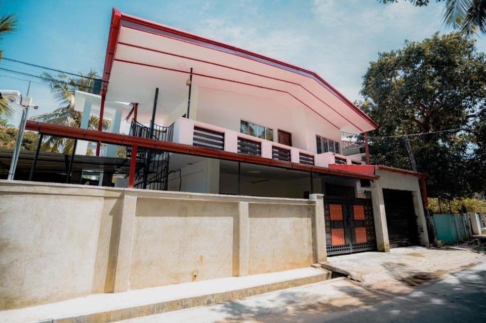 Sri Construction Circuit Bungalow Bed and Breakfast in Sri Lanka