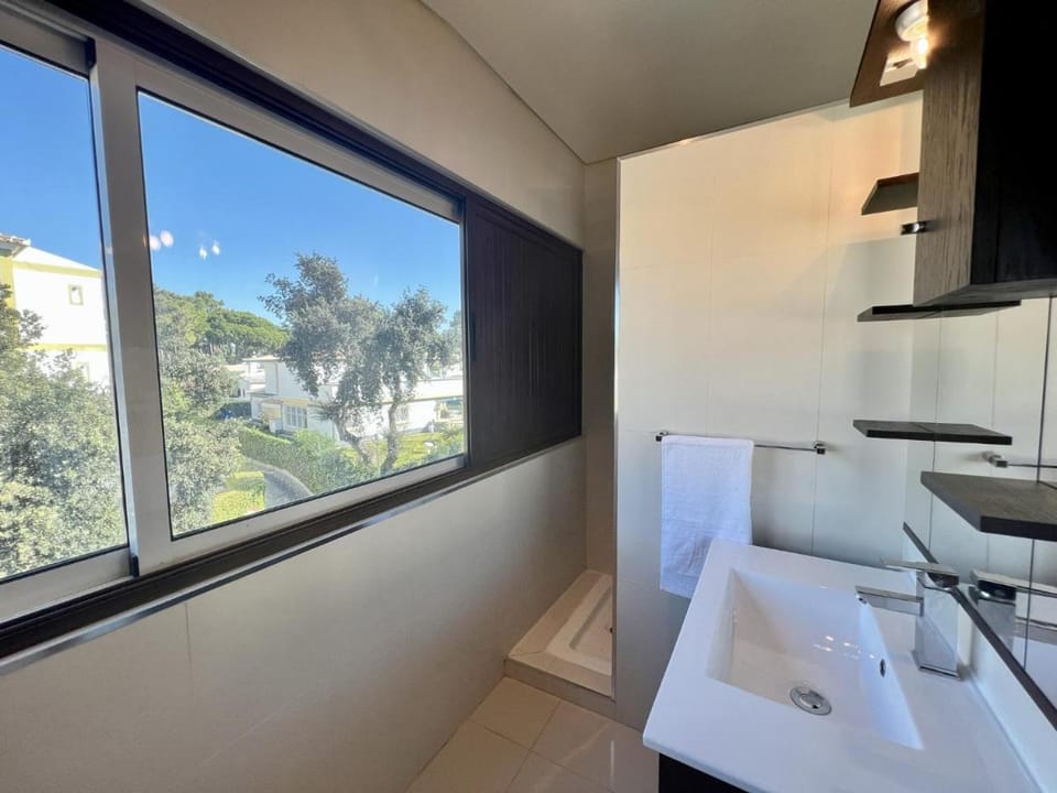 Quarteira Classic 1 With Pool by Homing Apartment in Quarteira