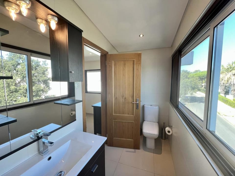 Quarteira Classic 1 With Pool by Homing Apartment in Quarteira