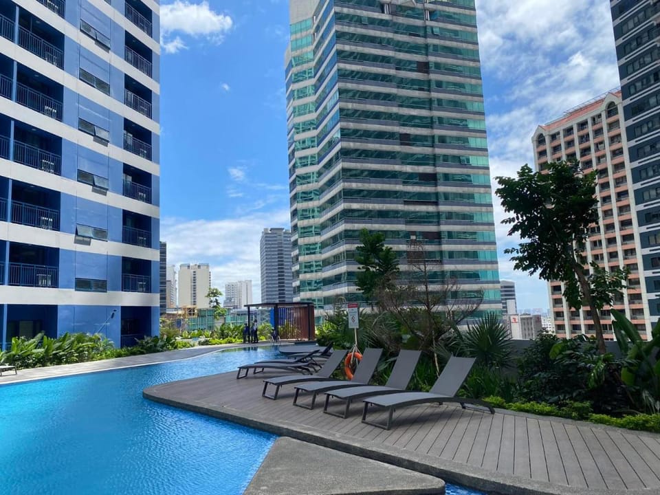 Staycation by Ness in Ayala Makati Apartment in Makati