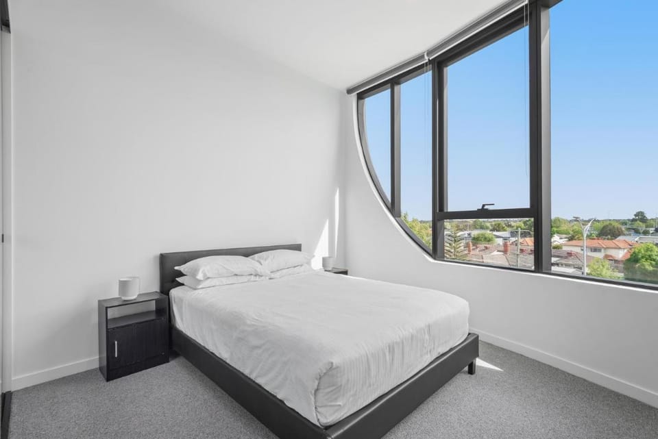 Generous 2-Bed Apartment with Great Amenities Apartment in Melbourne