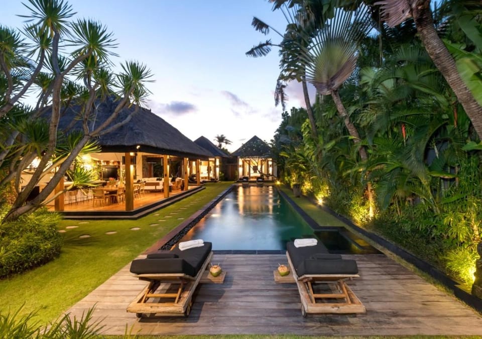 Villa Wolfe by Villa Finder Villa in Kuta