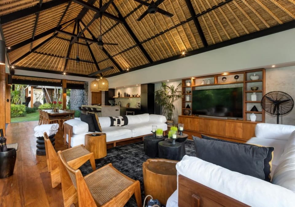 Villa Wolfe by Villa Finder Villa in Kuta
