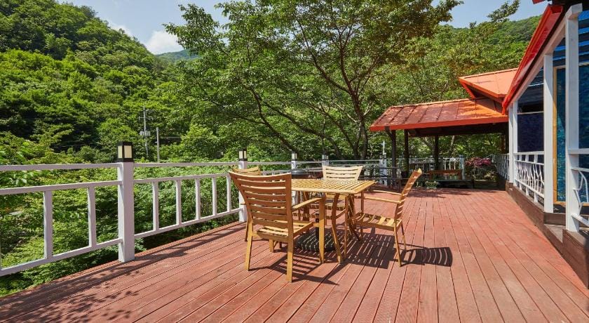 Hadong nuraneui ddeul pension Bed and Breakfast in South Korea