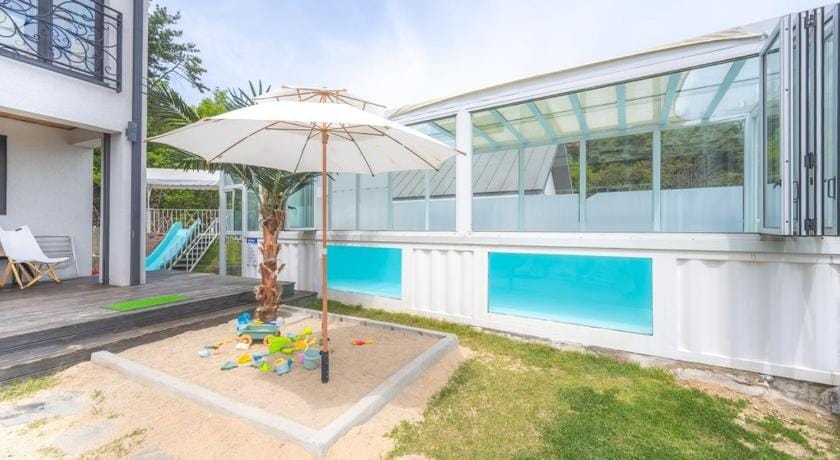 Kyoengju JNG Poolvilla Bed and Breakfast in South Korea
