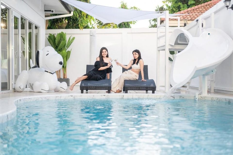Martini Pool Villa 3 BR 2 km walking street Villa in Pattaya City