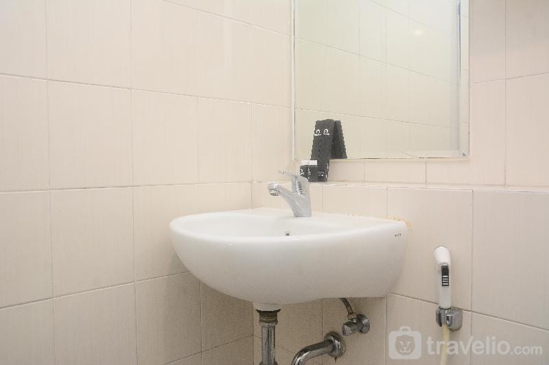 Warm 1BR at Signature Park Grande By Travelio Apartment in South Jakarta City