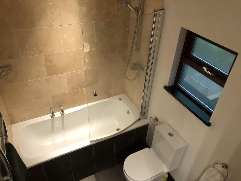 Cosy South Gloucestershire Cabin Retreat Vacation rental in England