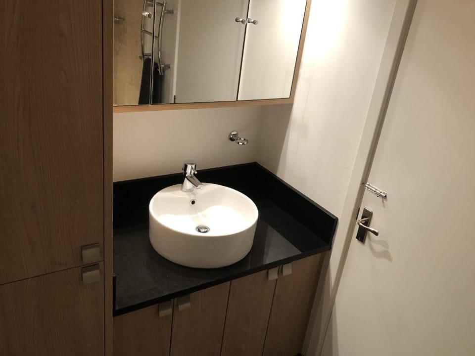 Cosy South Gloucestershire Cabin Retreat Vacation rental in England