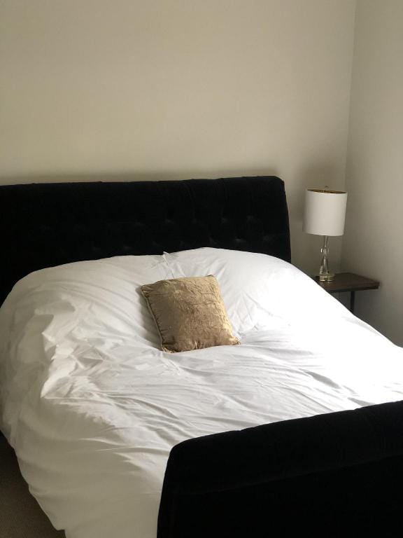 Cosy South Gloucestershire Cabin Retreat Vacation rental in England