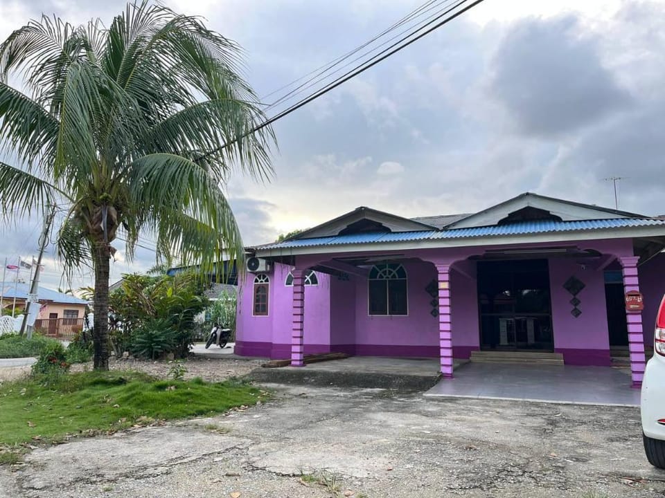 Roomstay Lavender Chendering with Private Bathroom Vacation rental in Terengganu, Malaysia