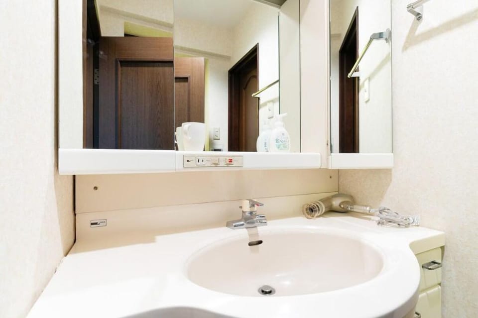 BigBalcony!Max13pp!EV! 80m 4min ShinjukuSanchomeSt Apartment in Shinjuku