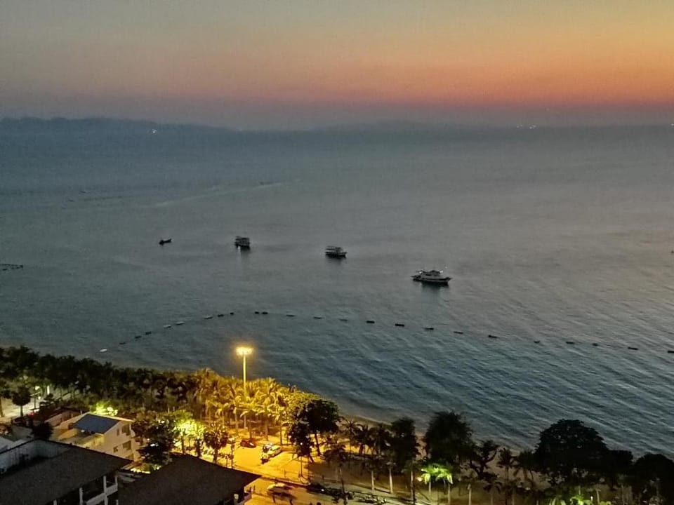 View Talay 5C  Jomtien Beachfront Top Floor  Vacation rental in Pattaya City