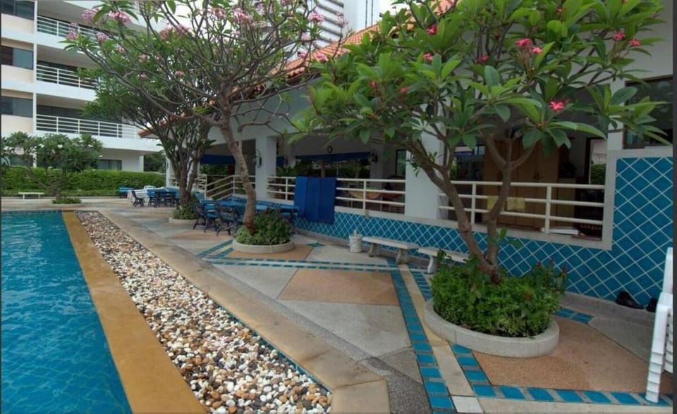 View Talay 5C  Jomtien Beachfront Top Floor  Vacation rental in Pattaya City