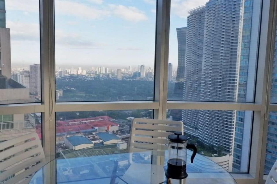 Lovely 2-Bedroom Loft with Panoramic Skyline View Apartment in Mandaluyong